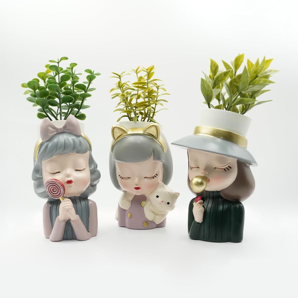 Figurines